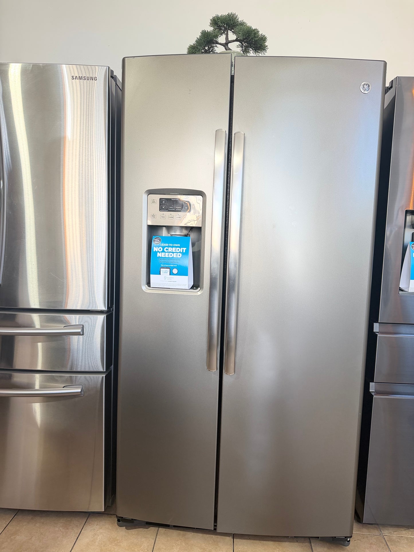 GE Side  by Side 25.3 Cu FT