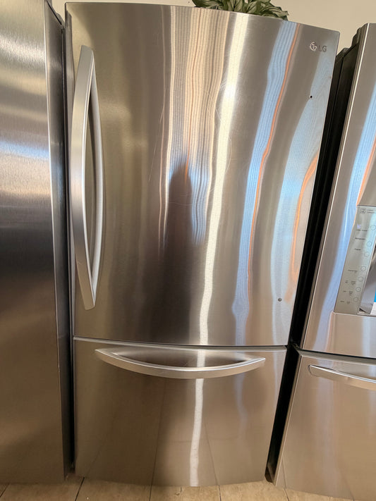 LG 33” in. Width 26 Cu.ft Bottom Freezer