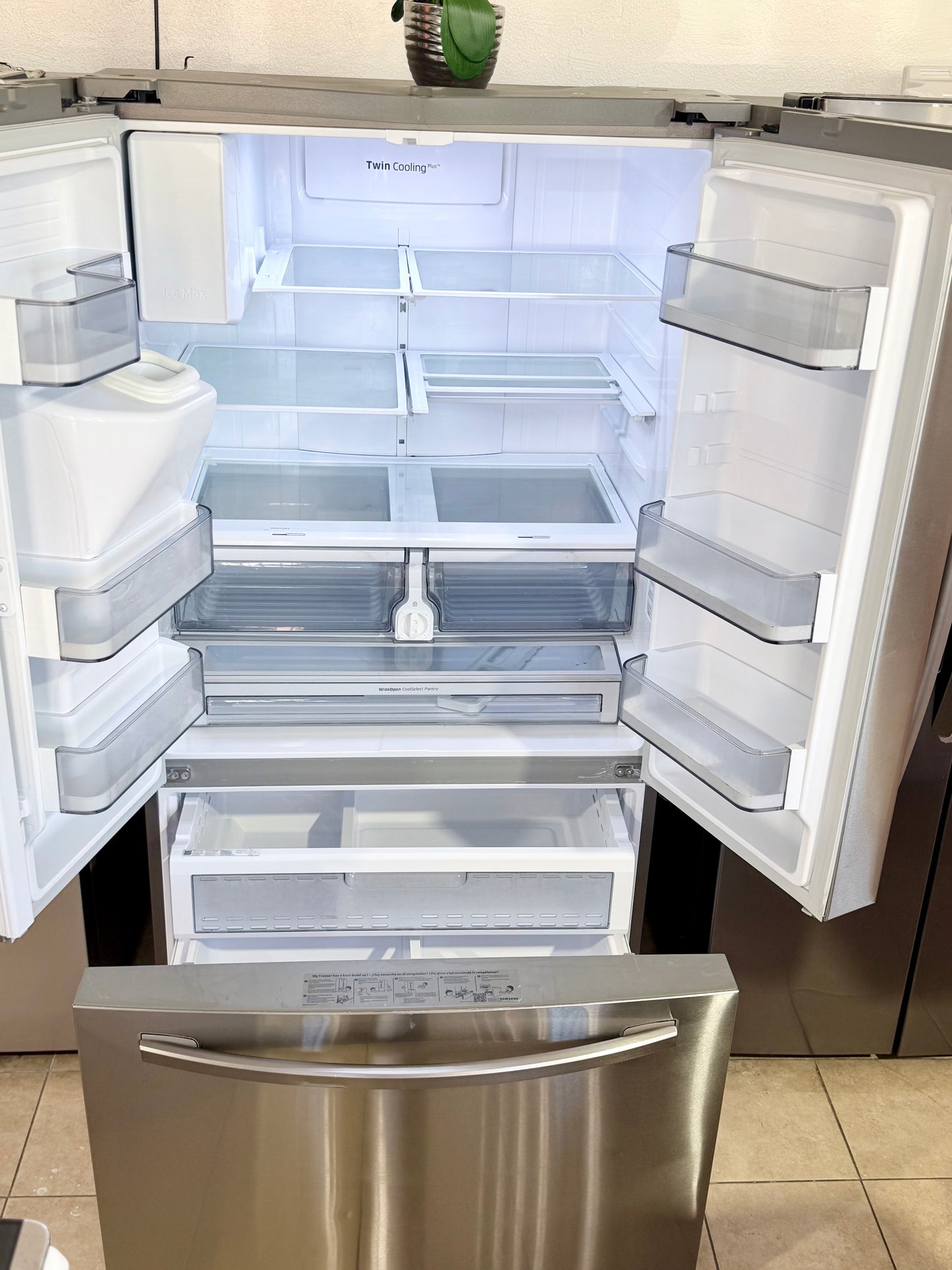 Samsung 28 cu. ft. 3-Door French Door Refrigerator.