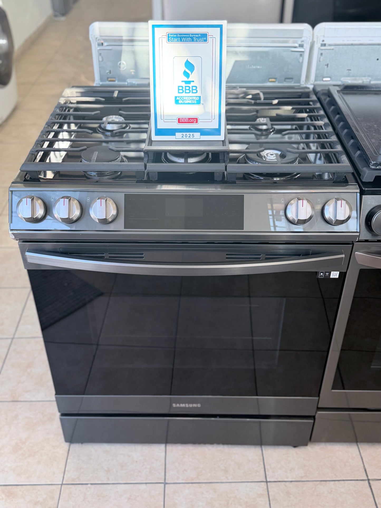 SAMSUNG 6.0 cu. ft. Smart Slide-in Gas Range Black Stainless Steel